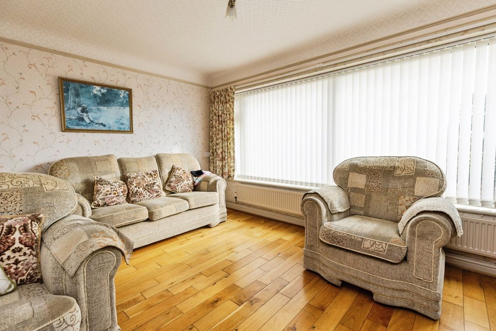 Property photo 3 of 17 Living Room