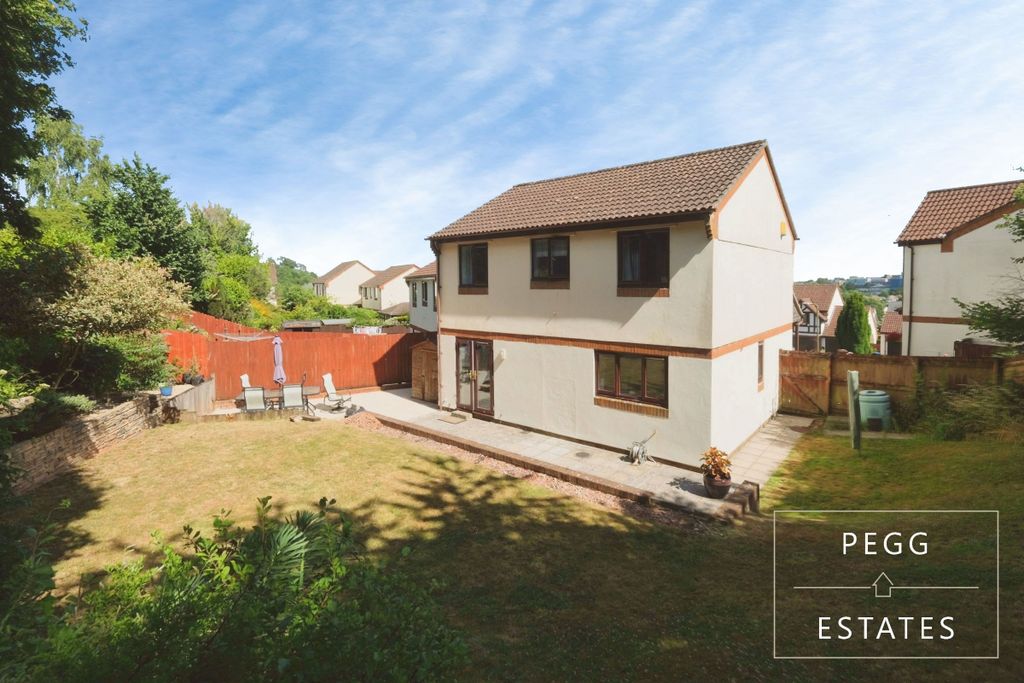 Property photo 2 of 25