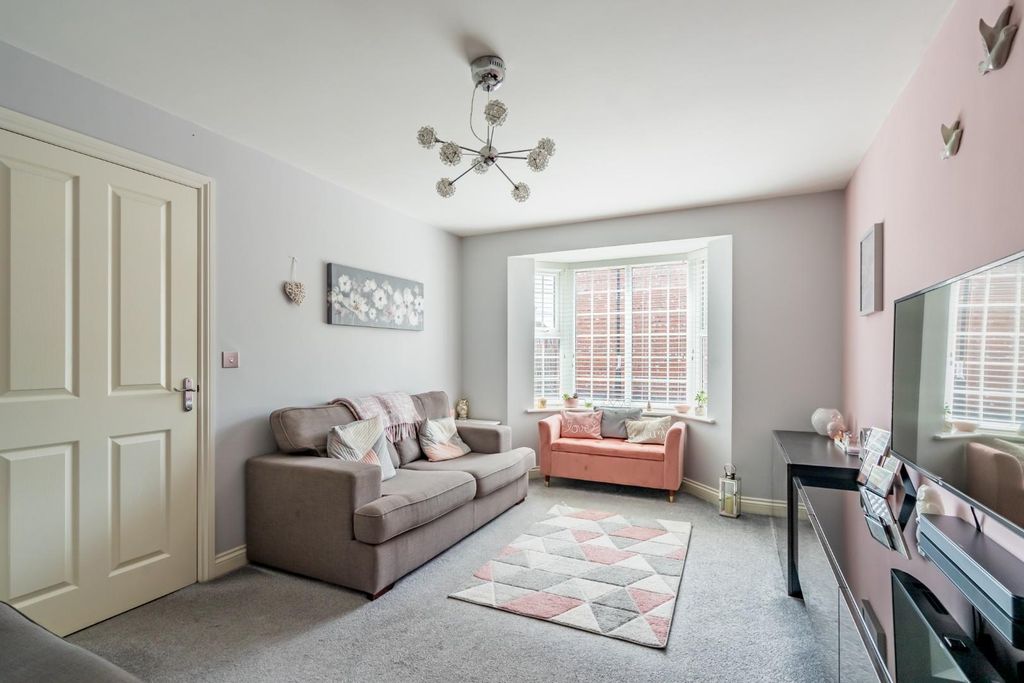 Property photo 2 of 16 Mallard Close (1 Of 30).Jpg