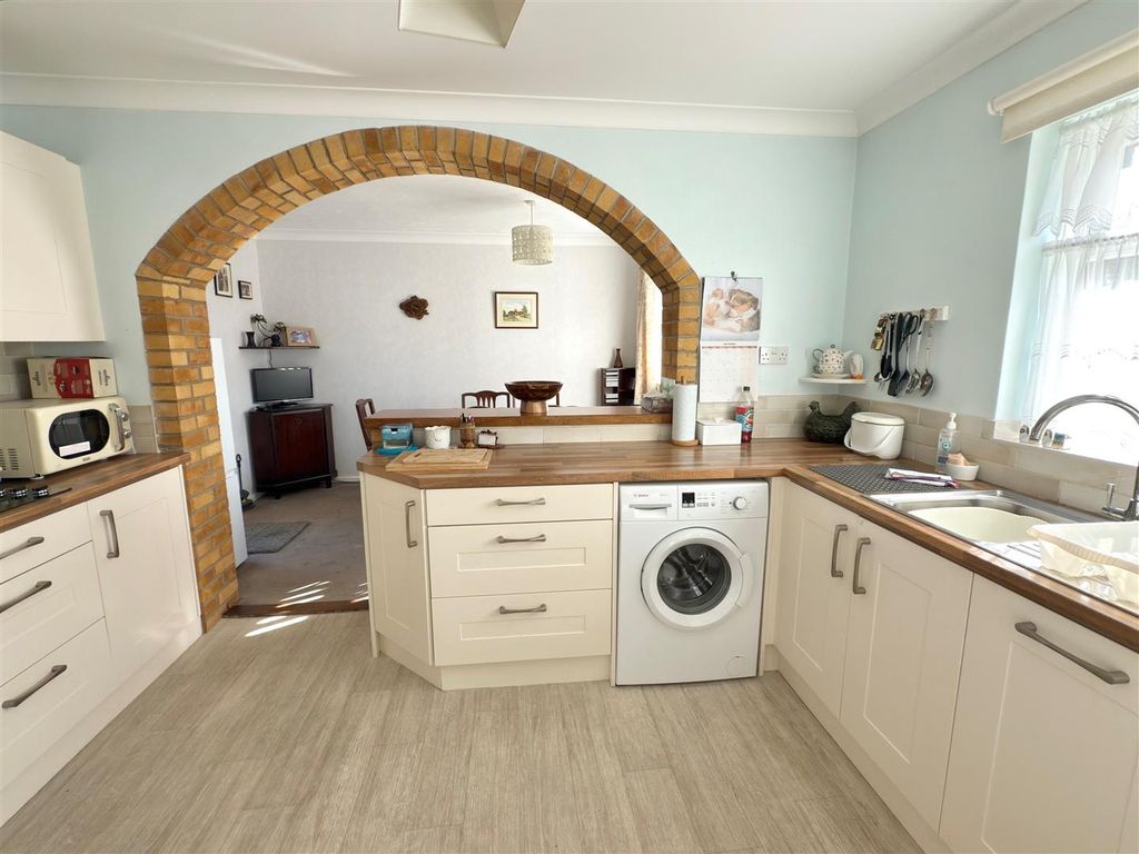 Property photo 3 of 14 Kitchen Diner.Jpg