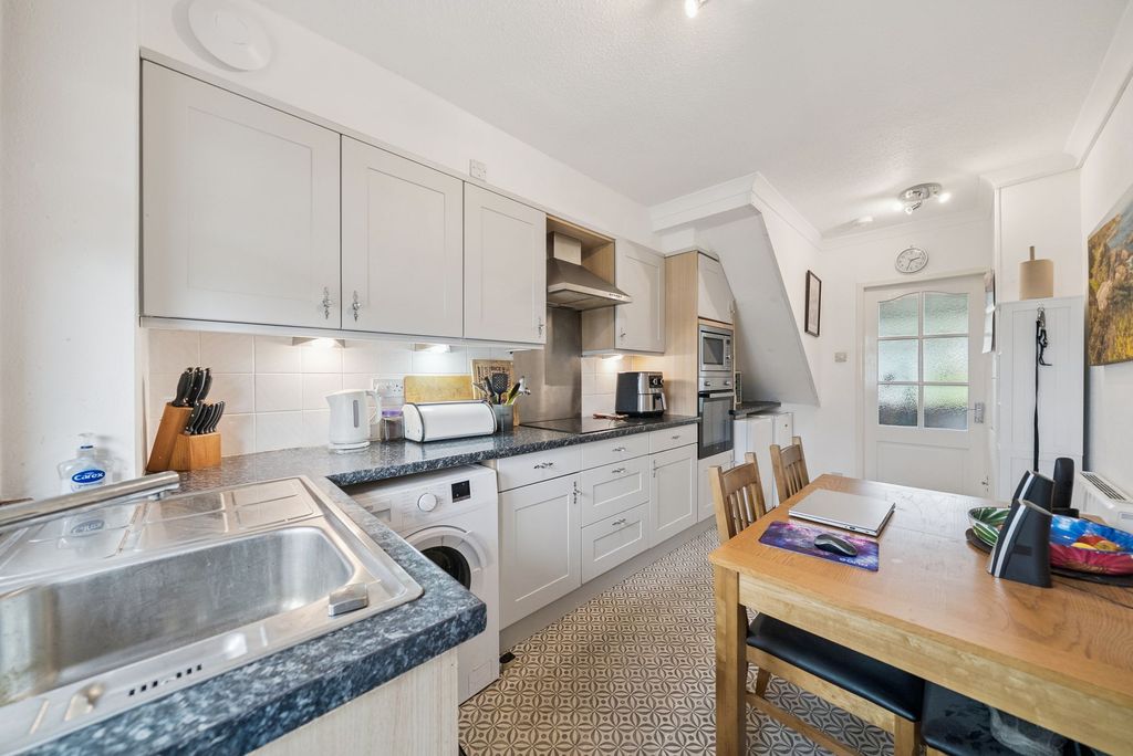 Property photo 3 of 18