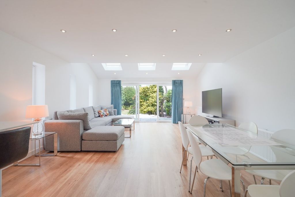 Property photo 2 of 35 Picture No. 52