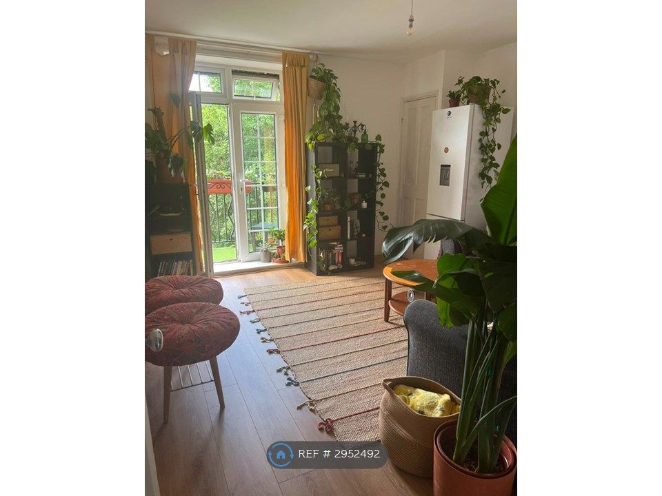 Property photo 2 of 15 Living Room (2026 Pic)