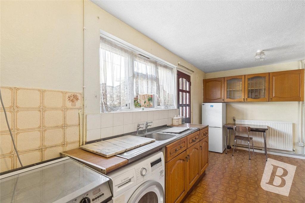 Property photo 2 of 17 Kitchen