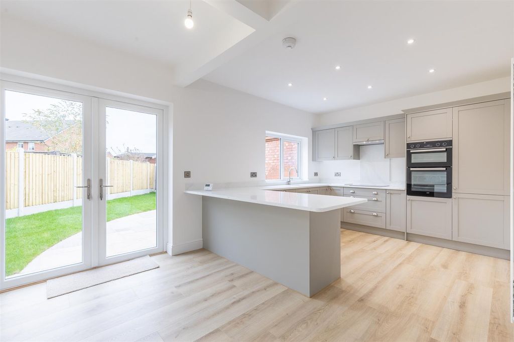 Property photo 2 of 32 53Parkestate-13.Jpg