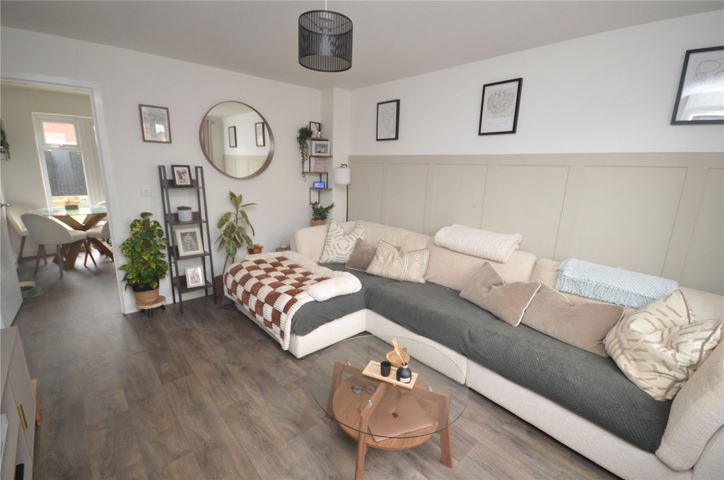 Property photo 2 of 14 Lounge