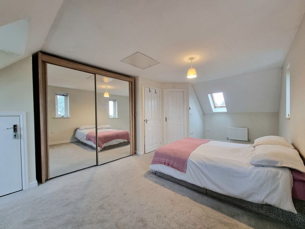 Property photo 3 of 34