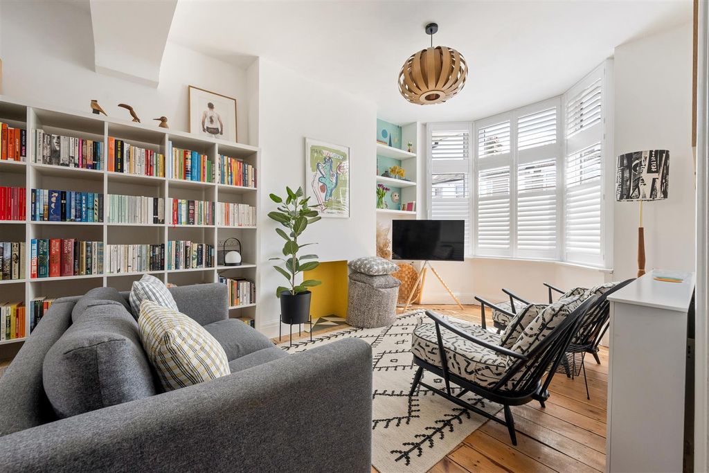 Property photo 2 of 36 Kingsland Road, E13