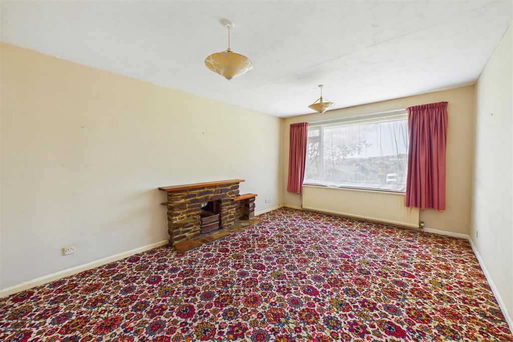Property photo 3 of 22 Lounge