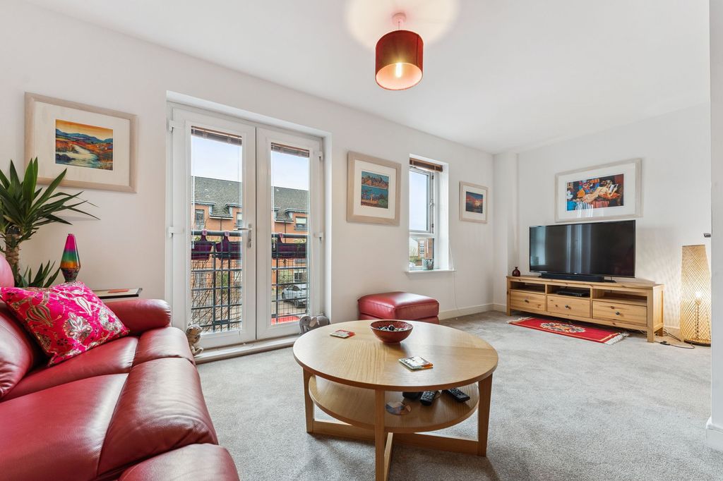 Property photo 2 of 39