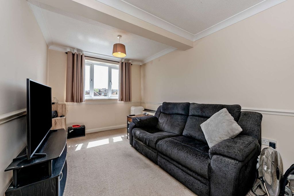 Property photo 3 of 12