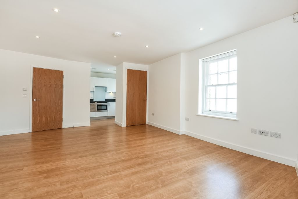 Property photo 3 of 7 Lounge