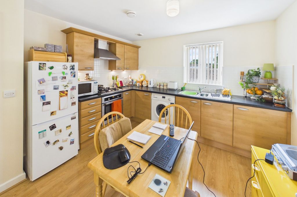 Property photo 2 of 7 Kitchen