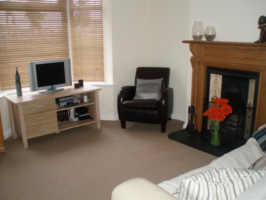 Property photo 3 of 6 Living Room