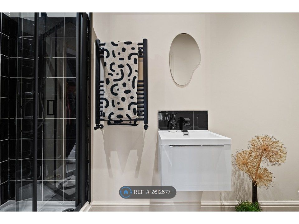 Property photo 2 of 13 Ensuite