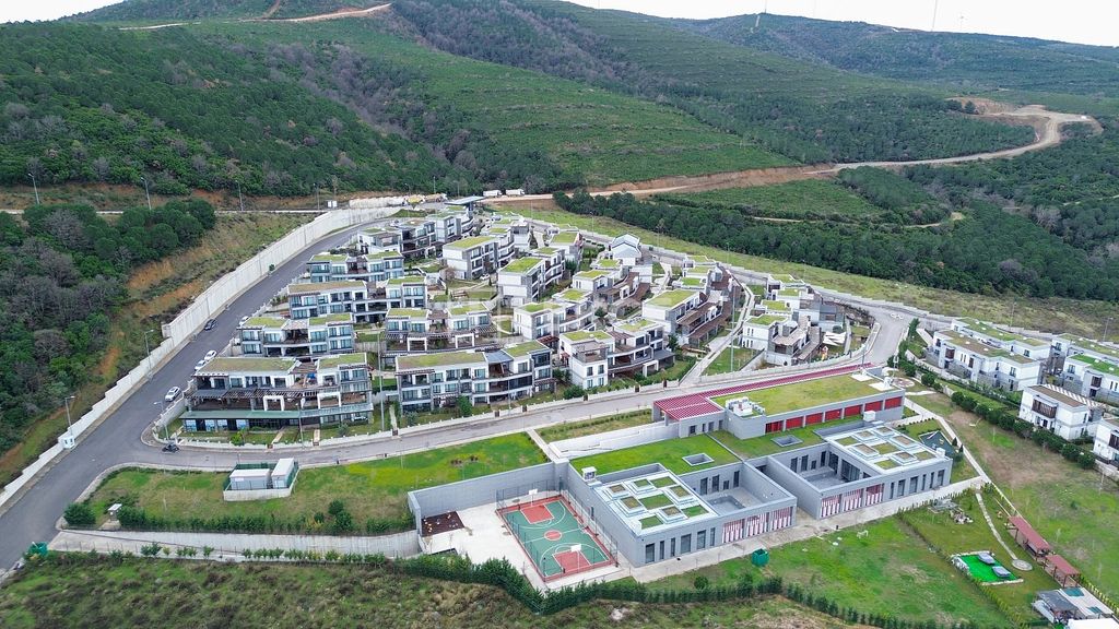 Property photo 1 of 39