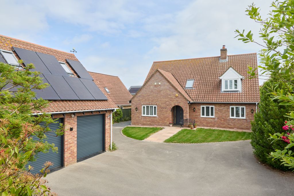 Property photo 1 of 29 41 Hall Barn Road 1606260001