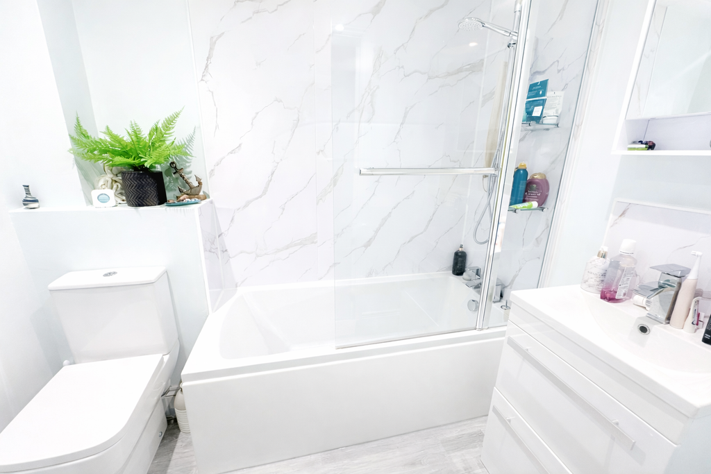 Property photo 2 of 7 Bathroom