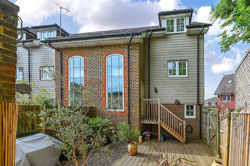 Property photo 1 of 13 4 The Burnhams Tn31 (2)