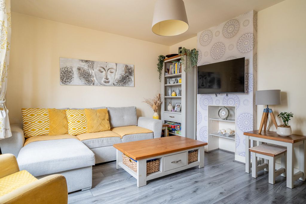 Property photo 3 of 21 Living Room