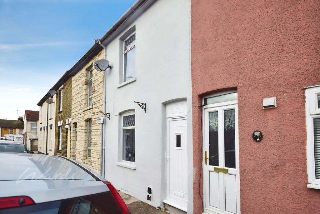 Property photo 1 of 9 Crown Street Front