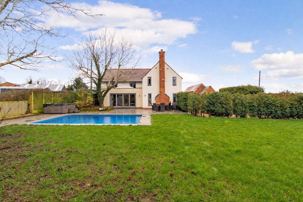 Property photo 2 of 23