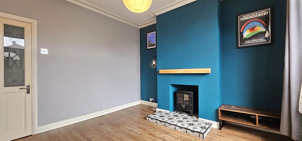 Property photo 1 of 11 Lounge