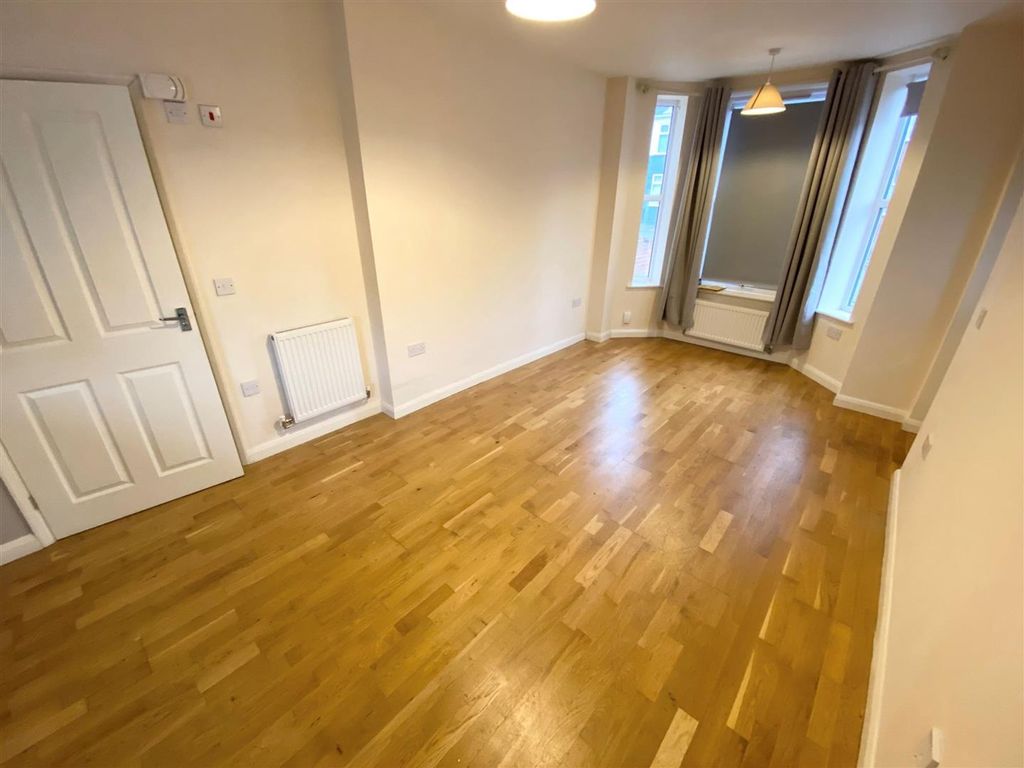 Property photo 2 of 4 Living Room