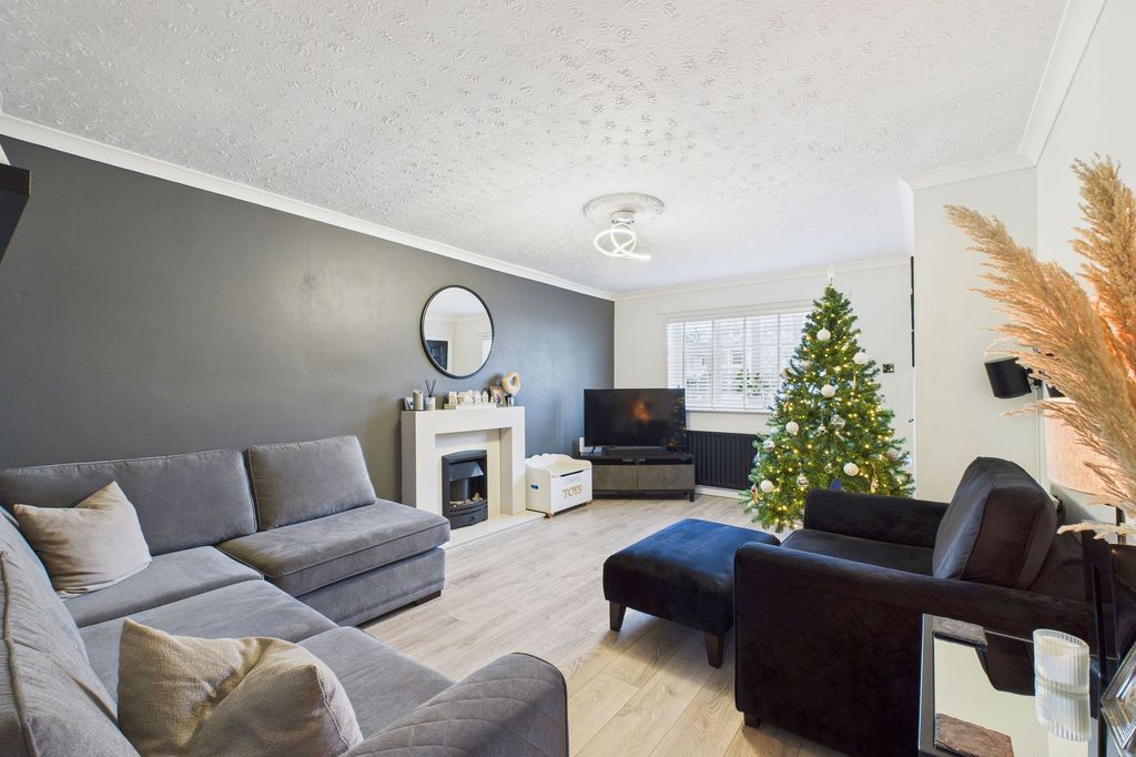 Property photo 2 of 23