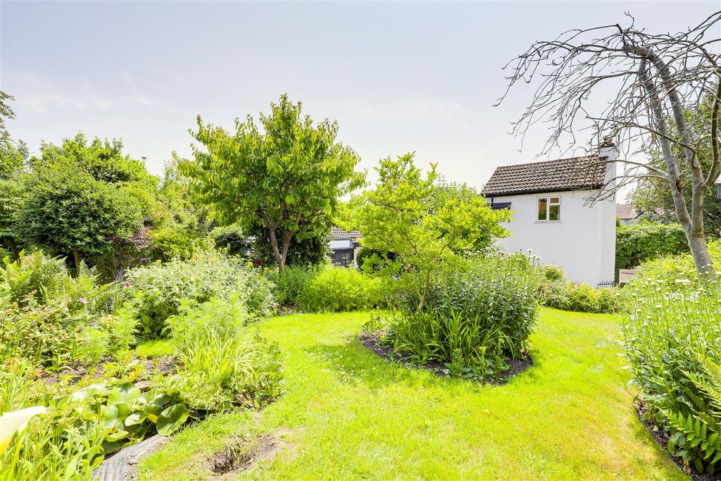 Property photo 3 of 21 1330.Jpg