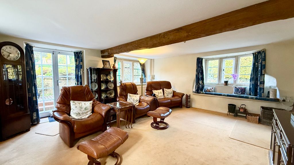 Property photo 3 of 23 Lounge