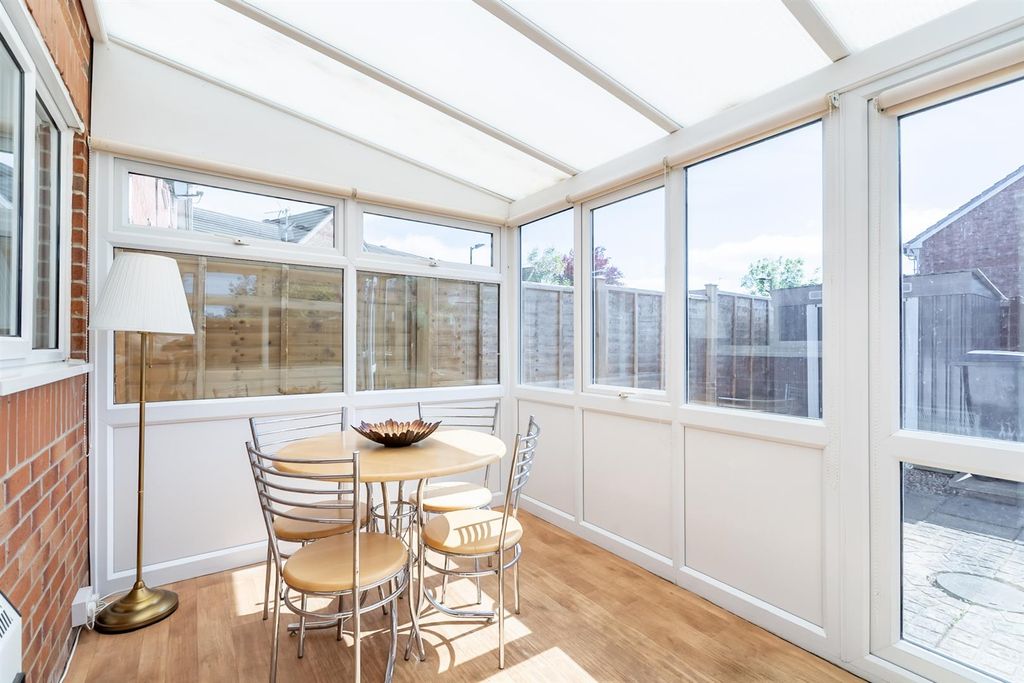 Property photo 3 of 11 Conservatory