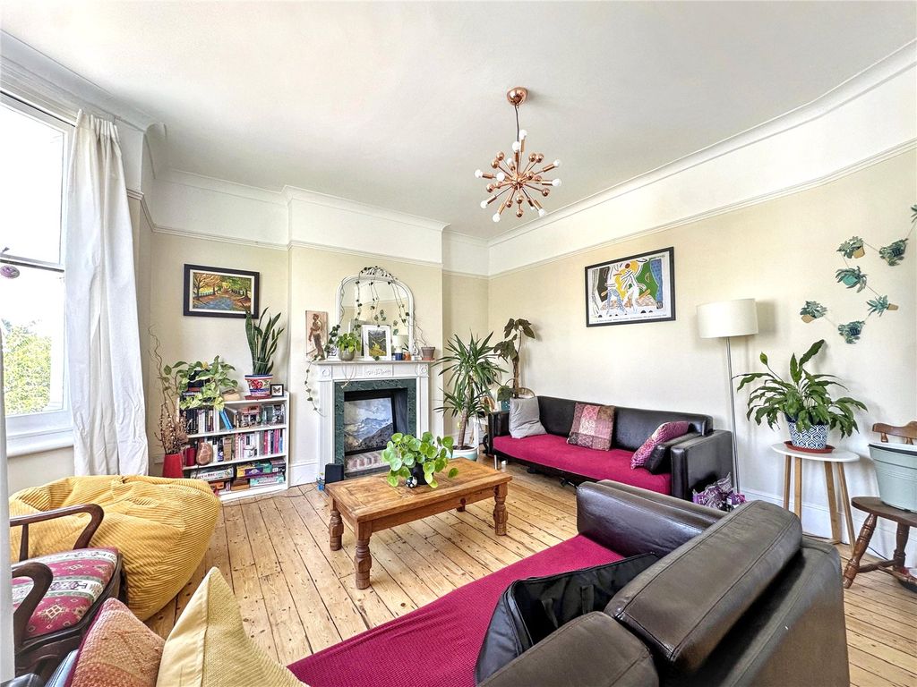 Property photo 1 of 25 Picture No. 10