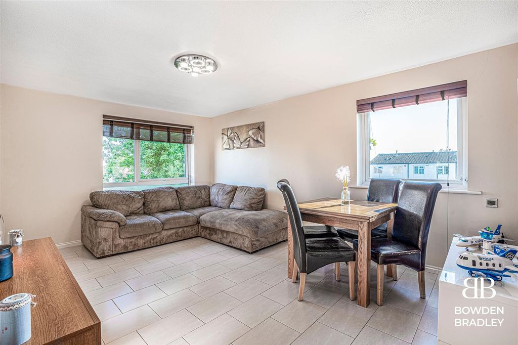 Property photo 1 of 13 Living Room