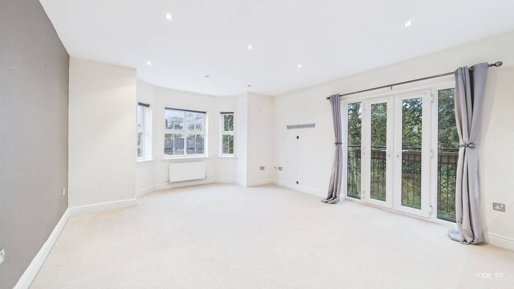 Property photo 3 of 15 4828678