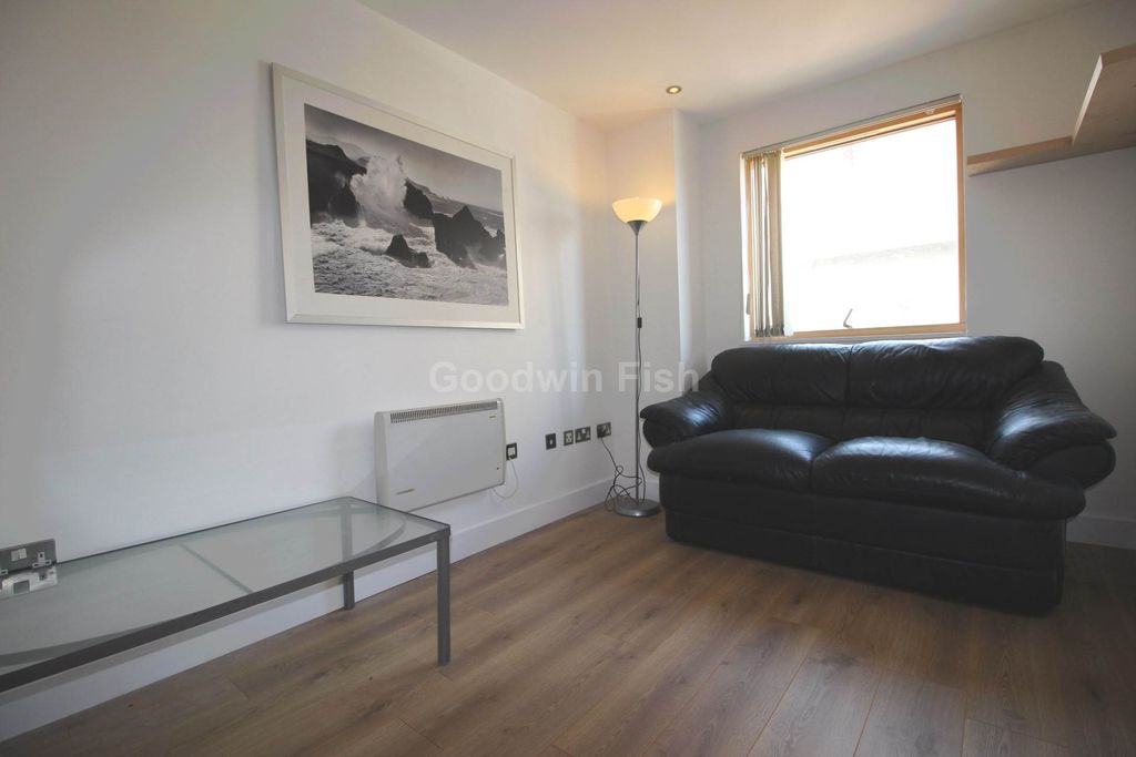 Property photo 2 of 8