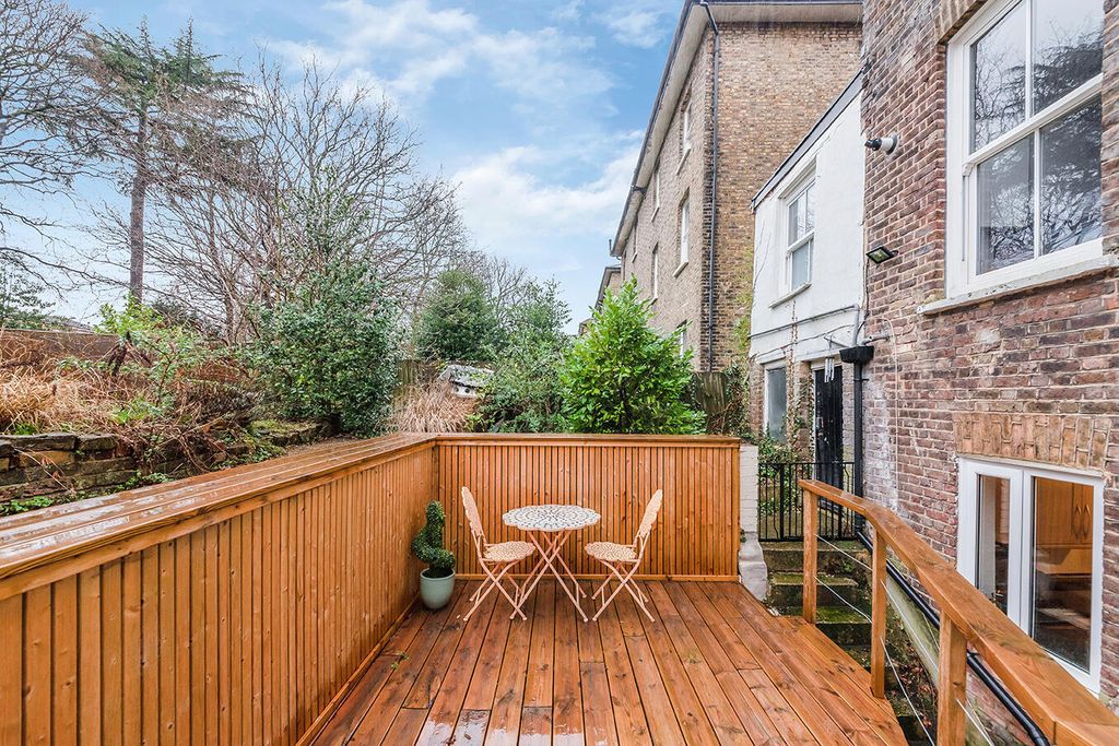 Property photo 2 of 11 Terrace / Patio