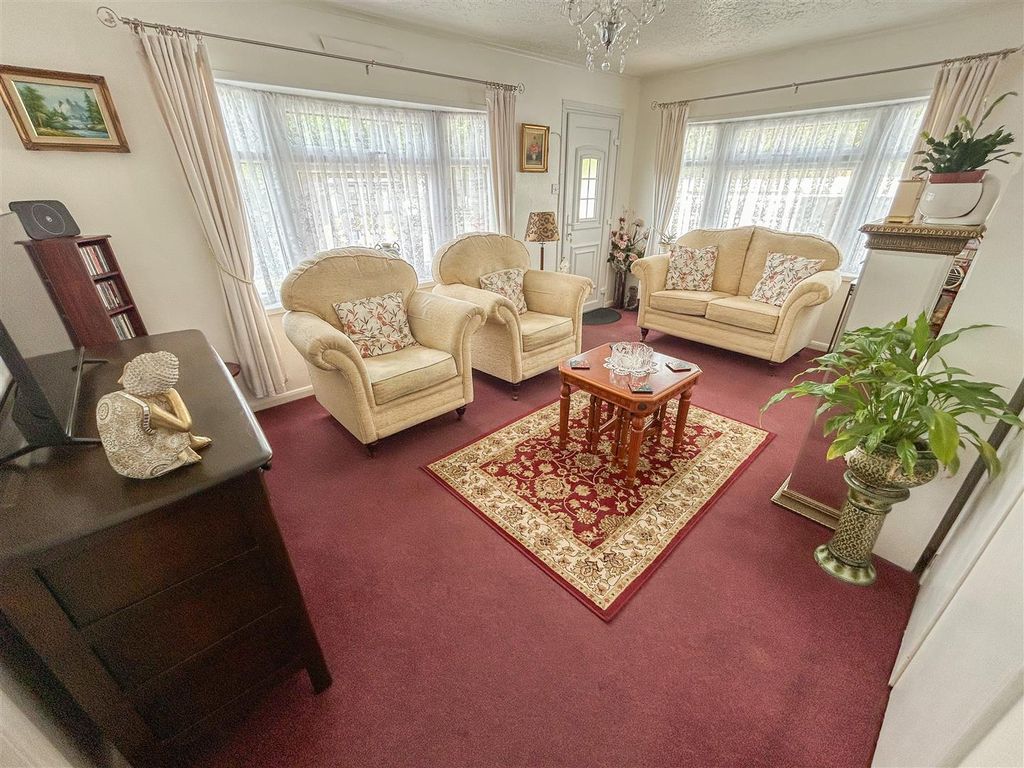 Property photo 2 of 12 Lounge