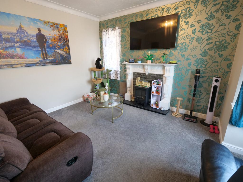 Property photo 2 of 16 Living Room