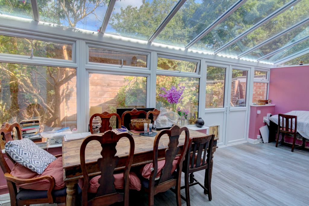 Property photo 3 of 17 Conservatory