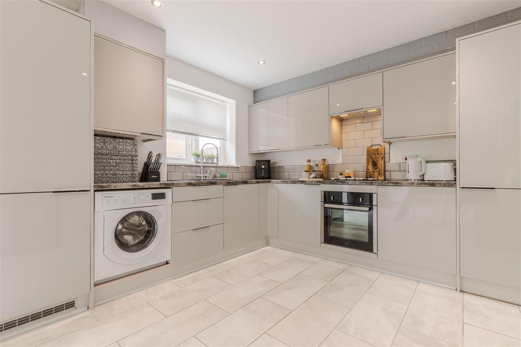 Property photo 2 of 19 Kitchen Diner
