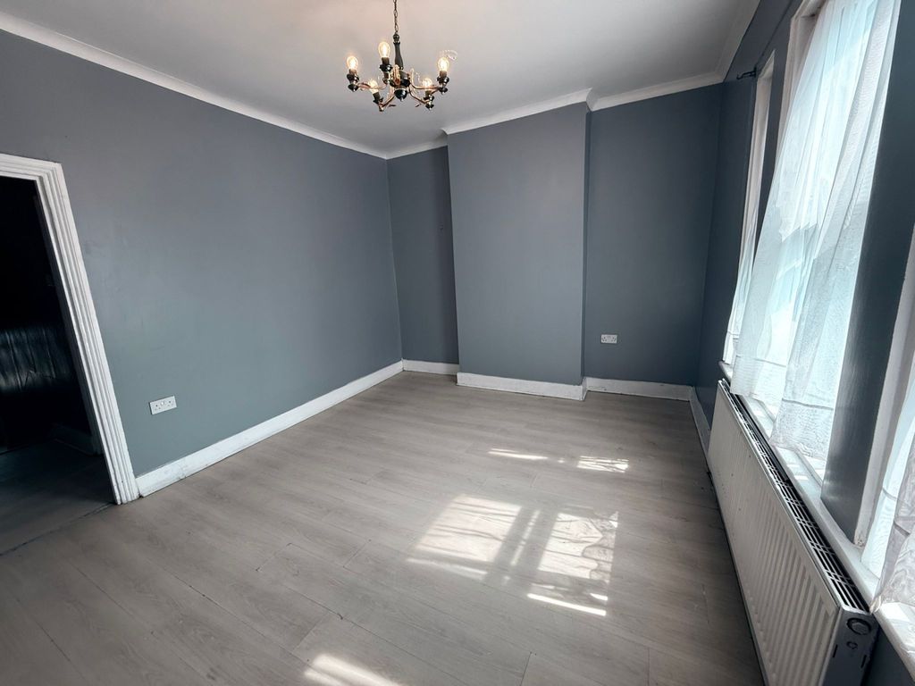 Property photo 1 of 10 Two/Three Bedroom First Floor Flat - High Road Ilford