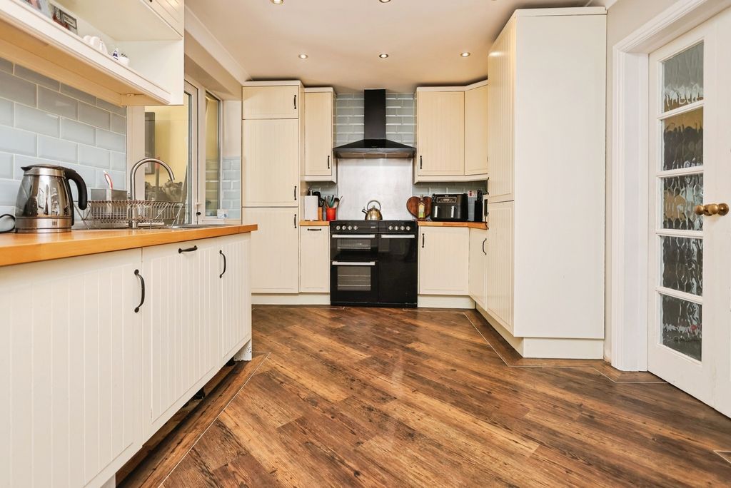 Property photo 3 of 15 Pbox-Img.Jpg