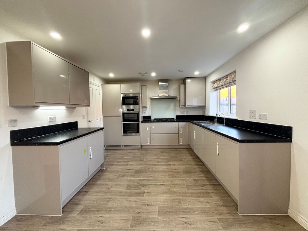 Property photo 2 of 12 Image