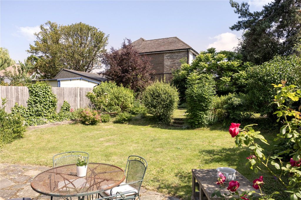 Property photo 1 of 12 Garden