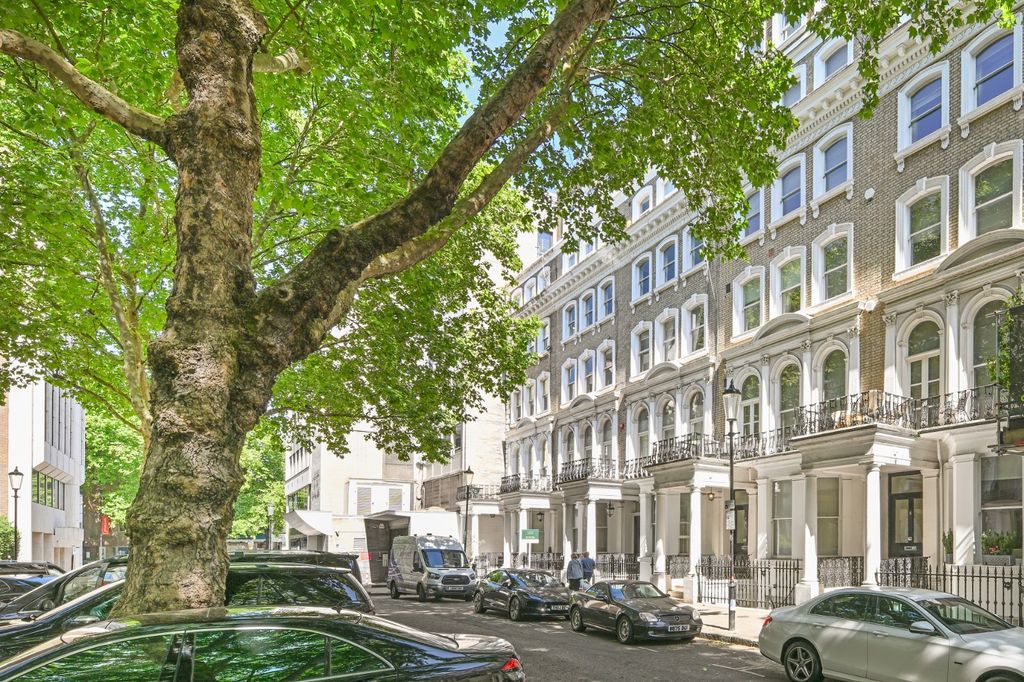 Property photo 2 of 22 Beaufort Gardens