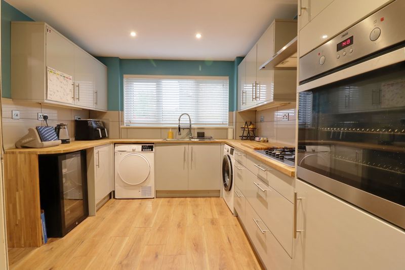 Property photo 3 of 18 Kitchen