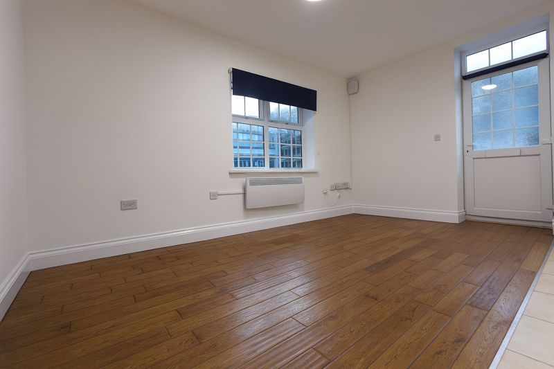 Property photo 3 of 6 Photo 6