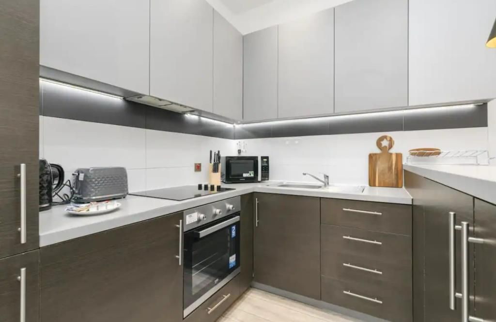 Property photo 3 of 8 Kitchen