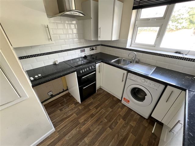 Property photo 2 of 8 Kitchen